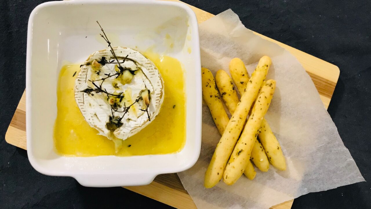 Baked Garlic and Thyme Infused Camembert Dip